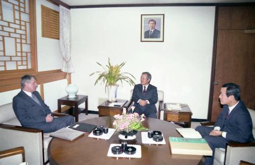최병렬 문화공보부 장관 주한 헝가리대사 접견 이미지