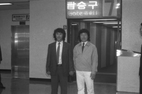북한 탈출 한국으로 망명한 김창화, 어성일 기자회견 이미지