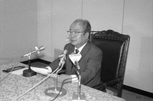 정한모 문화공보부 장관 월북 작가작품 출판 허용 발표 이미지