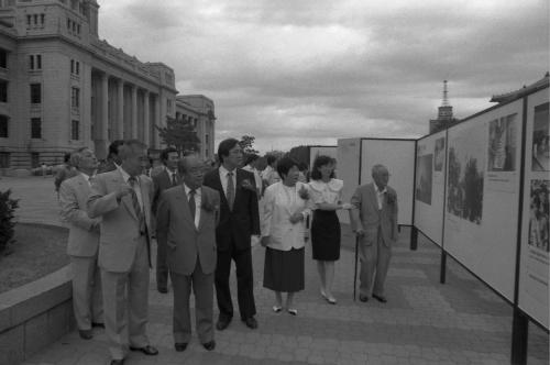 정한모 문화공보부 장관 정부수립 40주년 사진전 참석 이미지