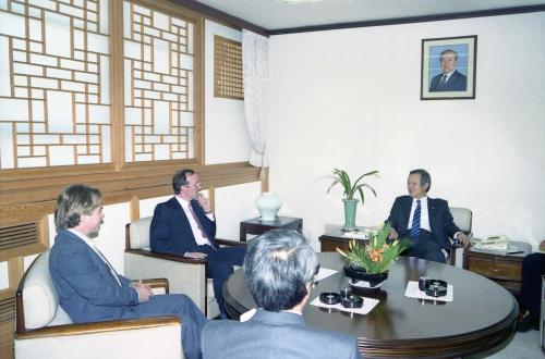 최병렬 문화공보부 장관 외신기자회장단 접견 이미지