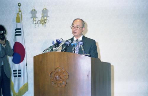 강영훈 국무총리 기자회견 이미지