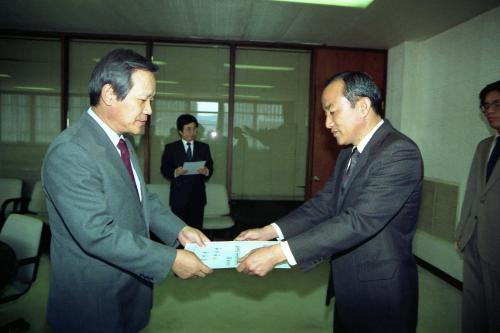 최병렬 문화공보부 장관 부이사관 및 사무관 임명장 수여식(5명) 이미지