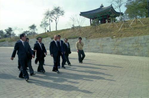 강영훈 국무총리 진주성 순시 이미지