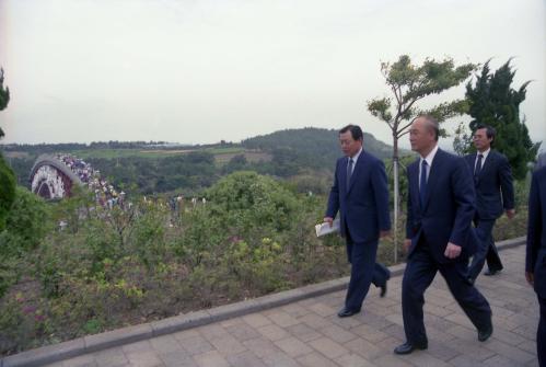 강영훈 국무총리 중문단지 시찰 이미지