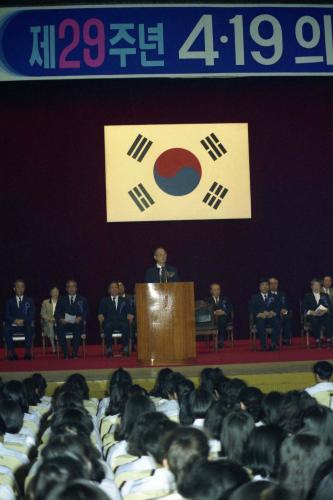 강영훈 국무총리 4ㆍ19 기념 행사 참석 이미지