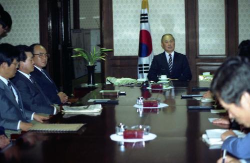 강영훈 국무총리 부산시청 순시 이미지