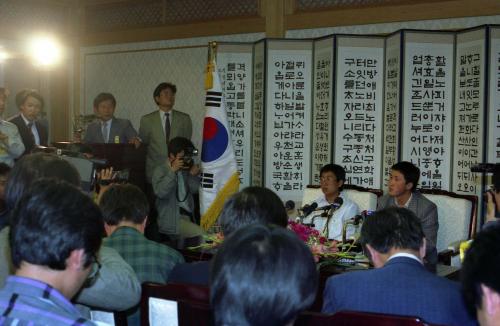 북한 유학생 김운학, 동영준 망명 이미지