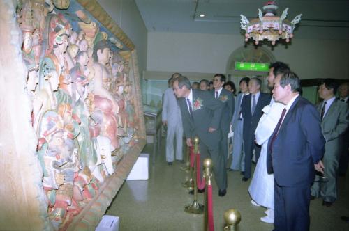 최병렬 문화공보부 장관 '89 중요 궁중 무형문화재 전시회 참관 이미지