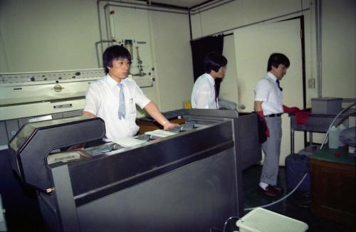 문화공보부 사진과 칼라필름현상기 설치 작업 이미지