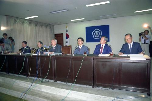조순 부총리등 7개 경제부처장관 경제종합대책발표 합동 회견 이미지