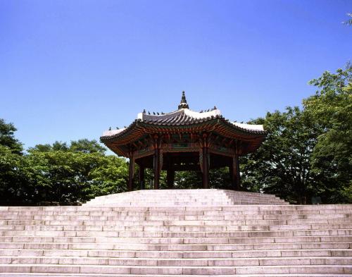 남산 팔각정 이미지