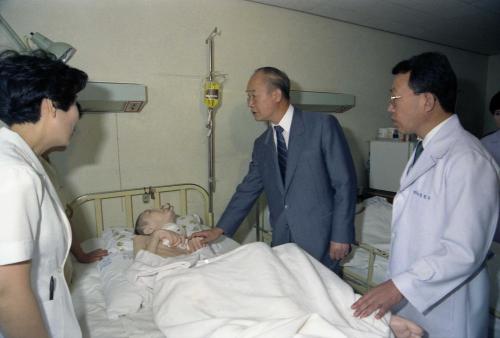 강영훈 국무총리 보훈병원 방문 이미지