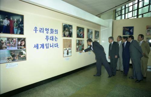 최병렬 문화공보부 장관 영화진흥공사, 국립영화제작소 시찰 이미지