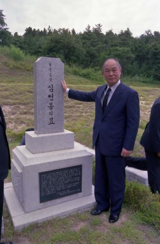 강영훈 국무총리 대전 제2국립묘지 참배(장군 묘역) 이미지