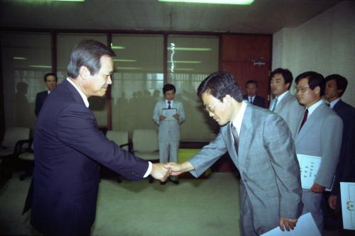 최병렬 문화공보부 장관 서기관(2명) 사무관(7명) 임명장 수여식 이미지