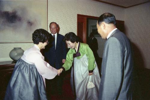 강영훈 국무총리 신임 해군 참모총장 내외분과 만찬 이미지