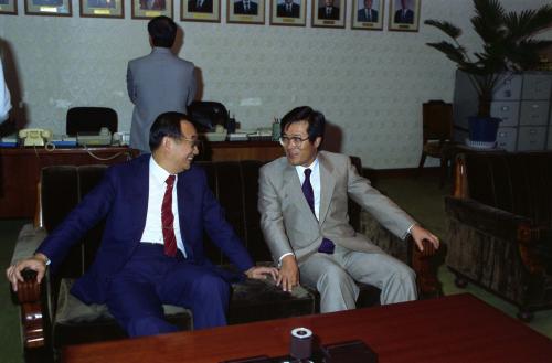 강영훈 국무총리 중화민국 입법위원단 접견 이미지