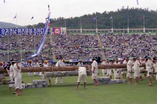 제30회 전국민속예술경연대회(강원 민속놀이: 고성명파 돌다리 놓기) 이미지