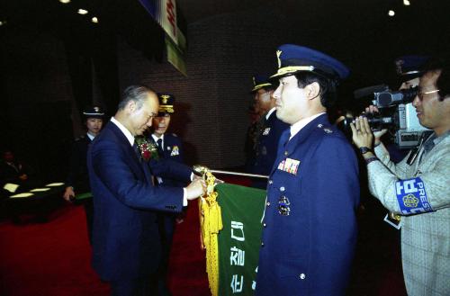 강영훈 국무총리 제44주년 경찰의 날 기념식 이미지