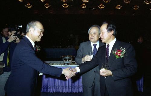 강영훈 국무총리 기독교방송 35주년 축하 리셉션 참석 이미지