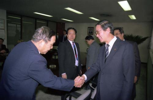 강용식 문화공보부 차관 소련 한인기자단 접견 이미지