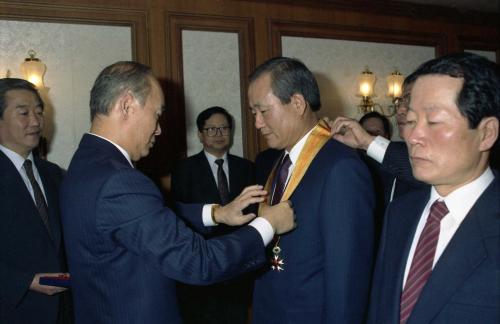 강영훈 국무총리 총리실 직원 포상식 이미지