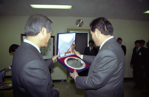 최병렬 문화공보부 장관 종무식 및 우수공무원 표창 이미지