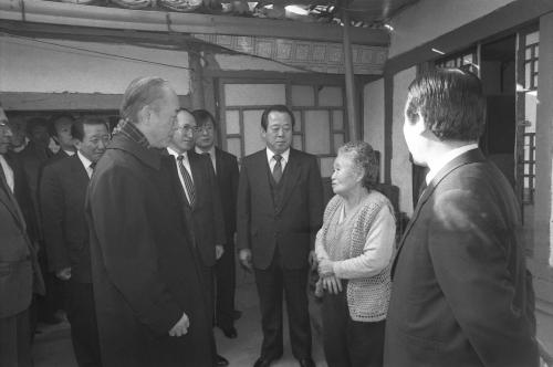 강영훈 국무총리 독거노인 격려 방문 이미지
