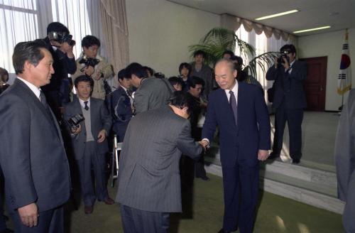 강영훈 국무총리 1990년 3급이상 시무식 이미지