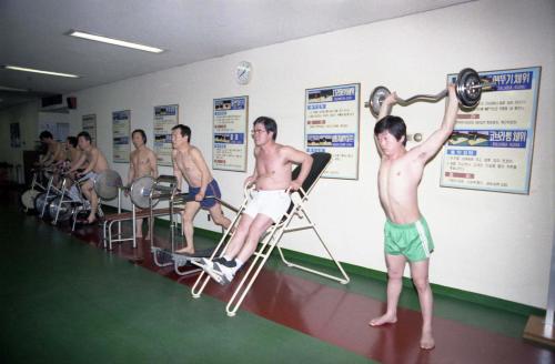 공무원 체력단련하는 모습 이미지