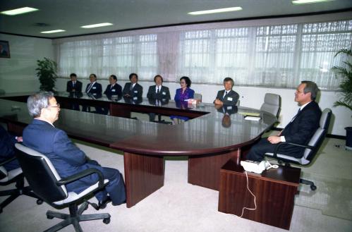 최병렬 공보처 장관 재일거류민단 간부 접견 이미지