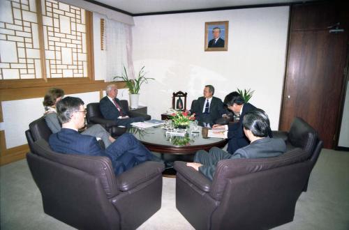 최병렬 공보처 장관 Asia Society 회장단 접견 이미지