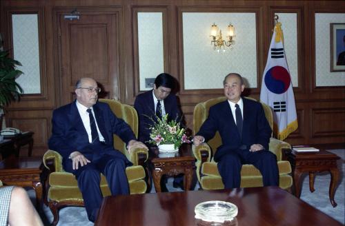 강영훈 국무총리 국제무역박람회기구 회장 접견 이미지