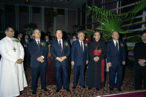 강영훈 국무총리 평화방송 창설 리셉션 참석 이미지