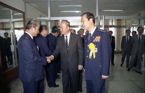 강영훈 국무총리 경찰간부후보생 졸업식 참석 이미지