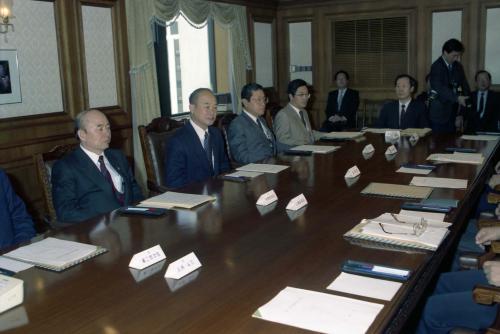강영훈 국무총리 노동관계장관회의 주재 이미지
