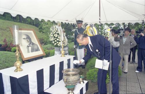강영훈 국무총리 이범석 장군 18주기 추념식 참석 이미지