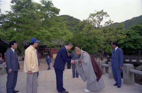 강영훈 국무총리 내장사 산책 이미지