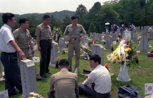 국립묘지 일반인 참배 이미지