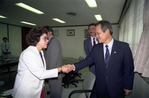 최병렬 공보처 장관 미국 지방언론단체 접견 이미지