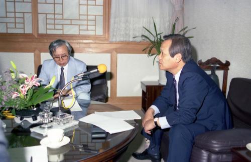 최병렬 공보처 장관 저널리즘 비평 잡지사와 인터뷰 이미지