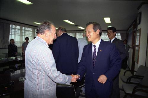최병렬 공보처 장관 6ㆍ25 참전 종군기자단 접견 이미지