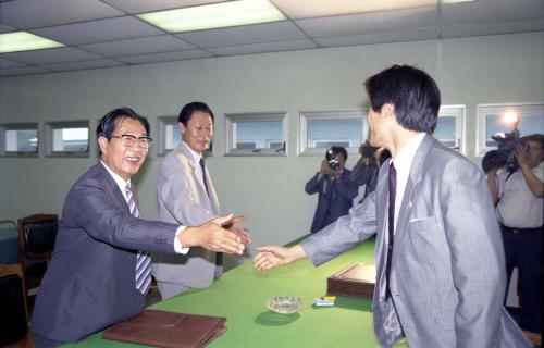 북한 총리, 강영훈 국무총리 앞으로 서신 전달 이미지