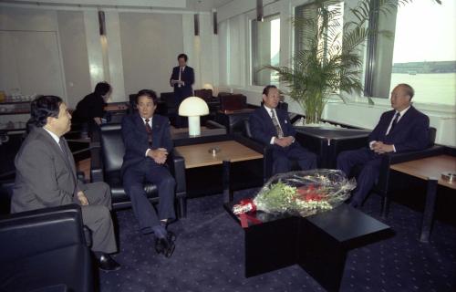 강영훈 국무총리 서독 프랑크푸르트 도착 이미지