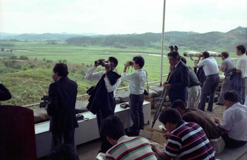 주한 외교사절(57명) 대전차 장애물 참관 이미지
