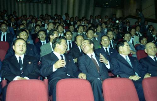 남북총리회담 북측대표단 '아제아제바라아제' 영화 감상 이미지