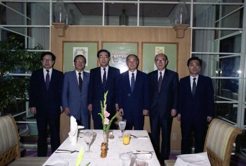 강영훈 국무총리 재외공관장과 오찬 이미지