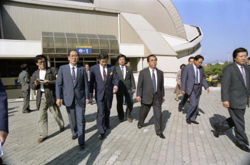 북측 통일축구대표 63빌딩, 수족관, 영화관, 쇼핑센터 시찰 이미지