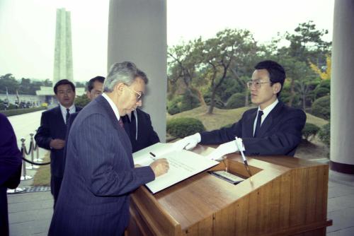 유고슬라비아 대통령 국립묘지 참배 이미지